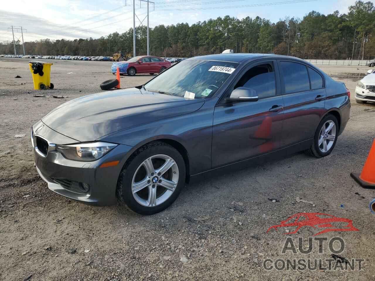 BMW 3 SERIES 2013 - WBA3C1C56DF435476