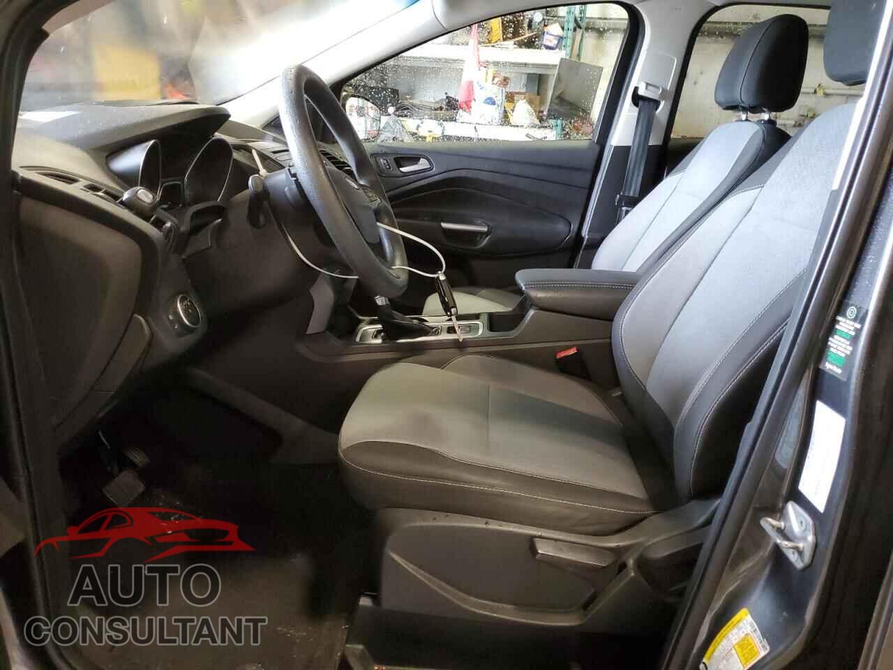 FORD ESCAPE 2017 - 1FMCU0GD1HUC69845
