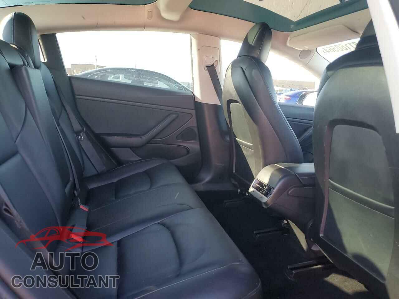 TESLA MODEL 3 2019 - 5YJ3E1EB8KF210848