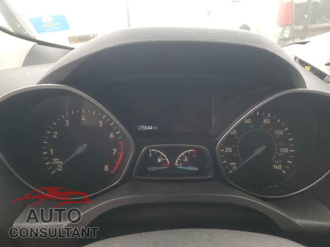 FORD ESCAPE 2017 - 1FMCU0J90HUE15818
