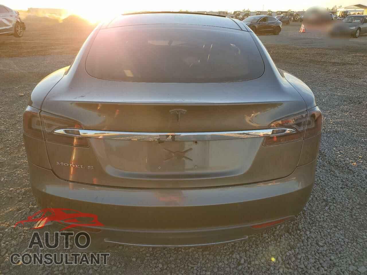 TESLA MODEL S 2015 - 5YJSA1E17FF118585