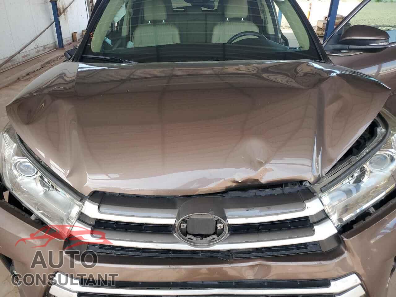 TOYOTA HIGHLANDER 2018 - 5TDZZRFH2JS238588