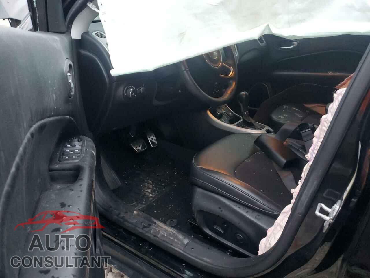 JEEP COMPASS 2018 - 3C4NJDBB3JT479415