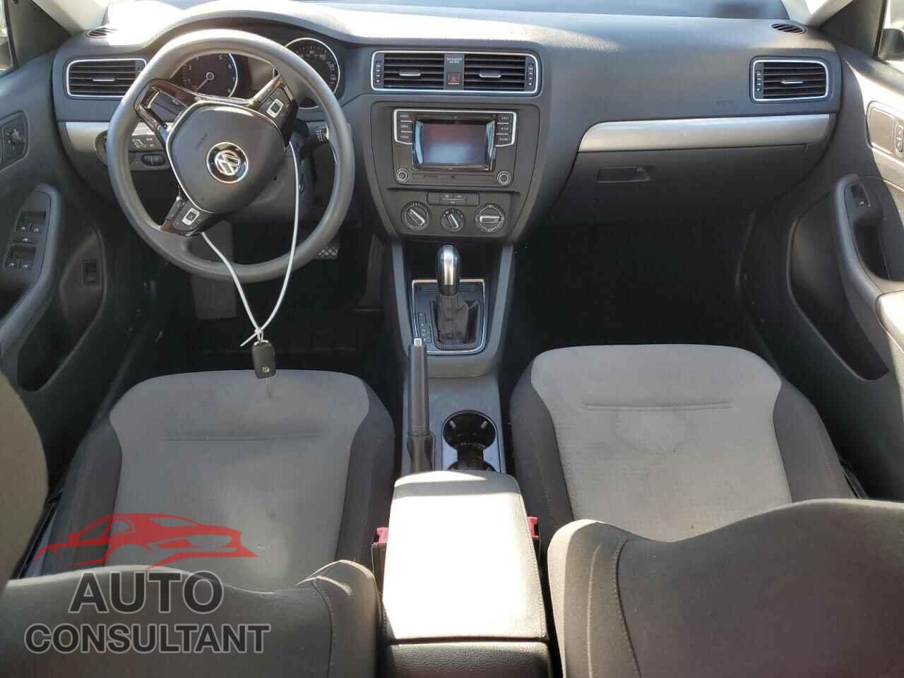 VOLKSWAGEN JETTA 2017 - 3VW2B7AJ9HM318241