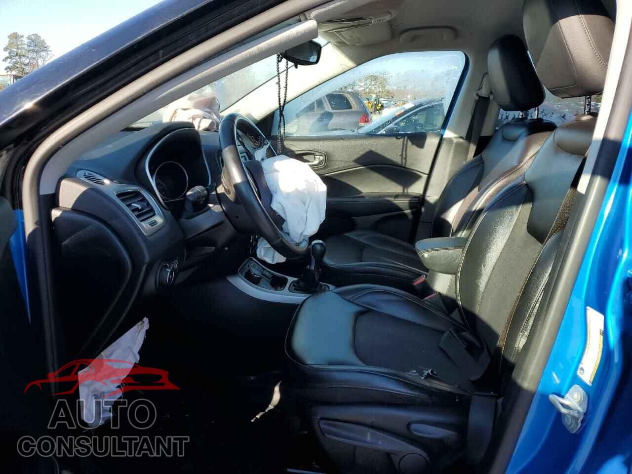 JEEP COMPASS 2018 - 3C4NJDBB4JT168012