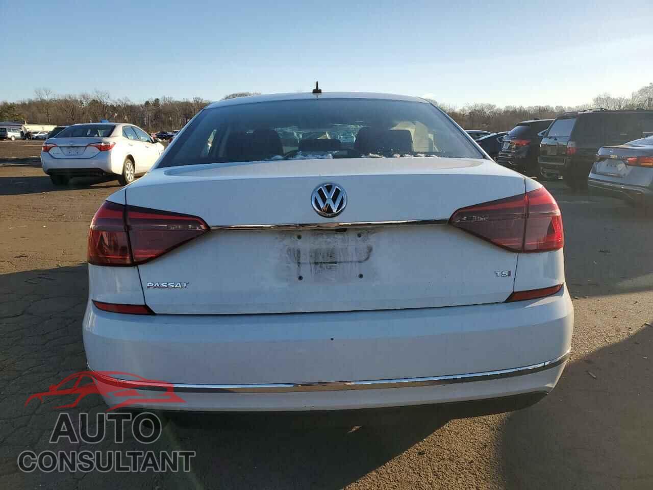 VOLKSWAGEN PASSAT 2017 - 1VWAT7A37HC040645