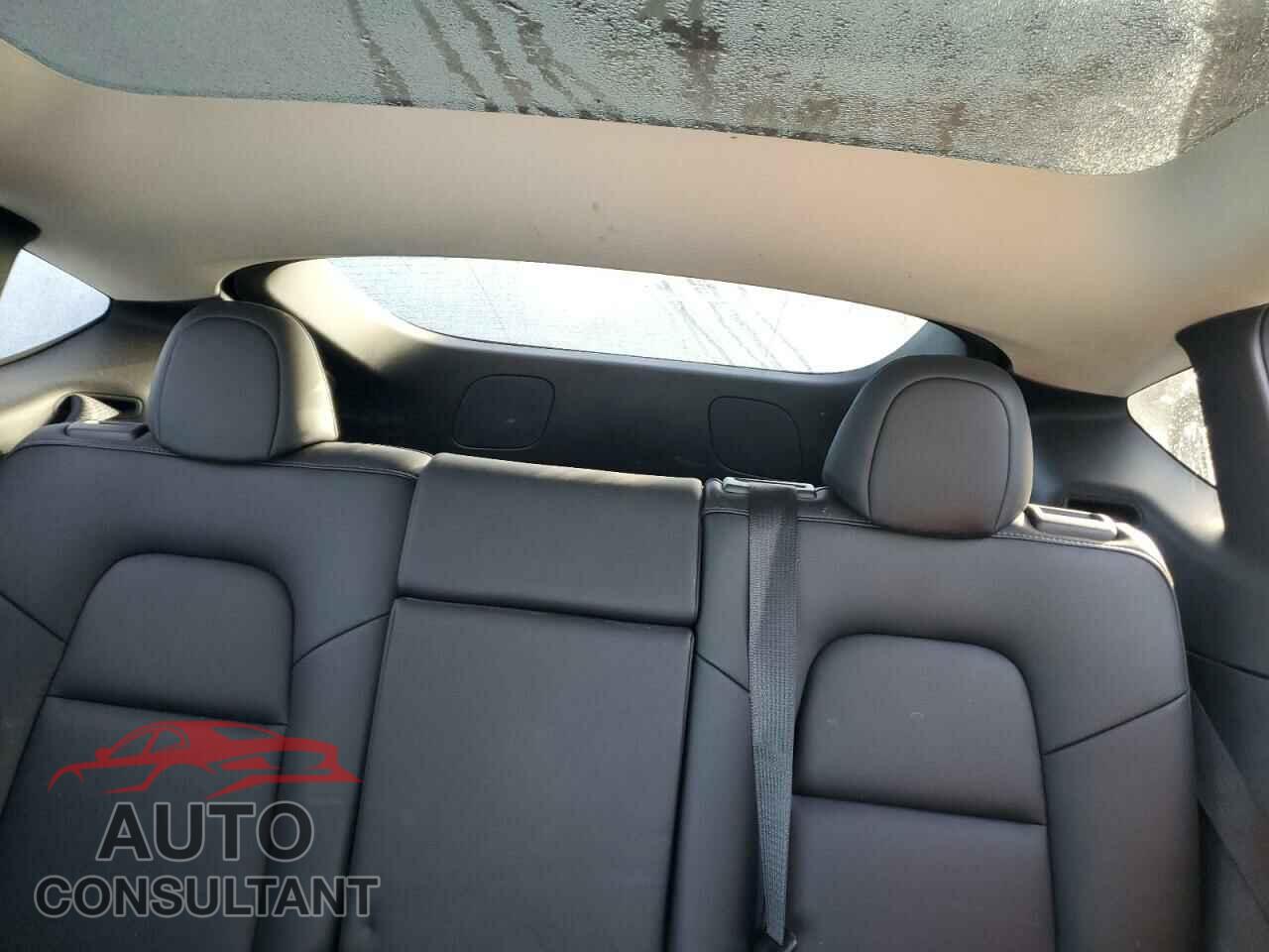 TESLA MODEL Y 2022 - 7SAYGDEF9NF450079