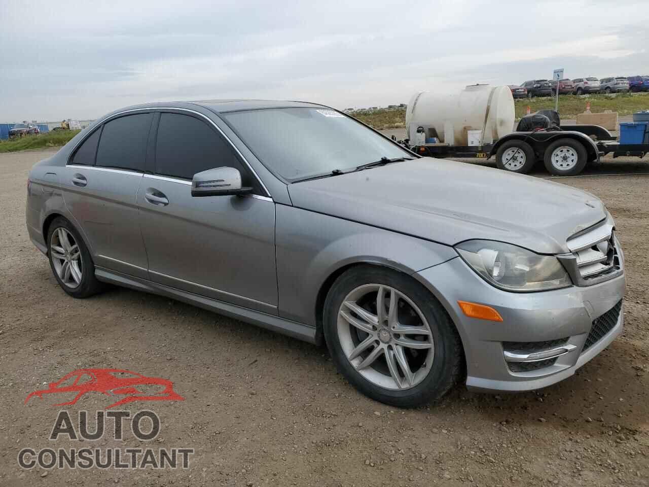MERCEDES-BENZ C-CLASS 2012 - WDDGF8FB9CA700852