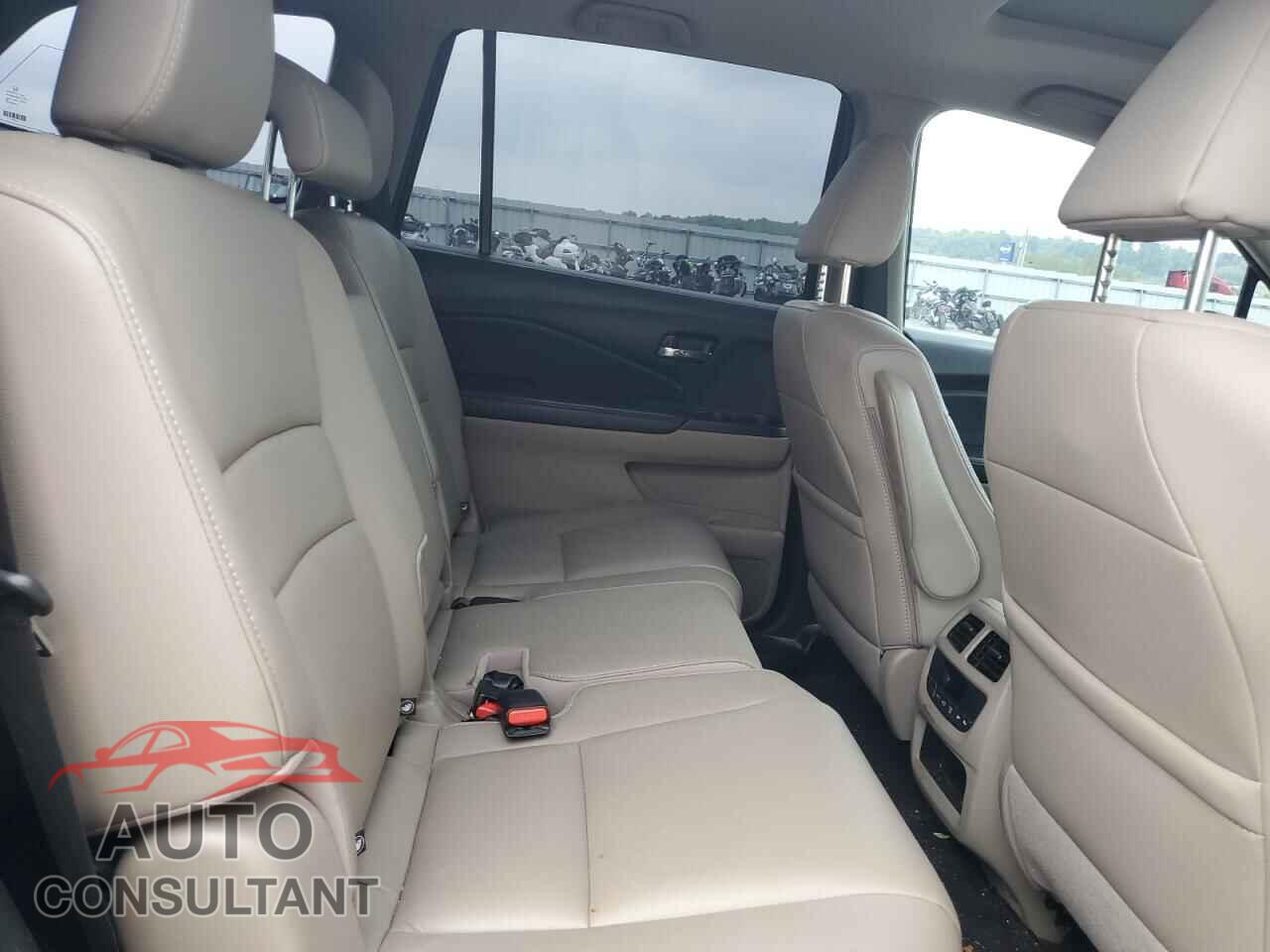 HONDA PILOT 2017 - 5FNYF5H73HB039890