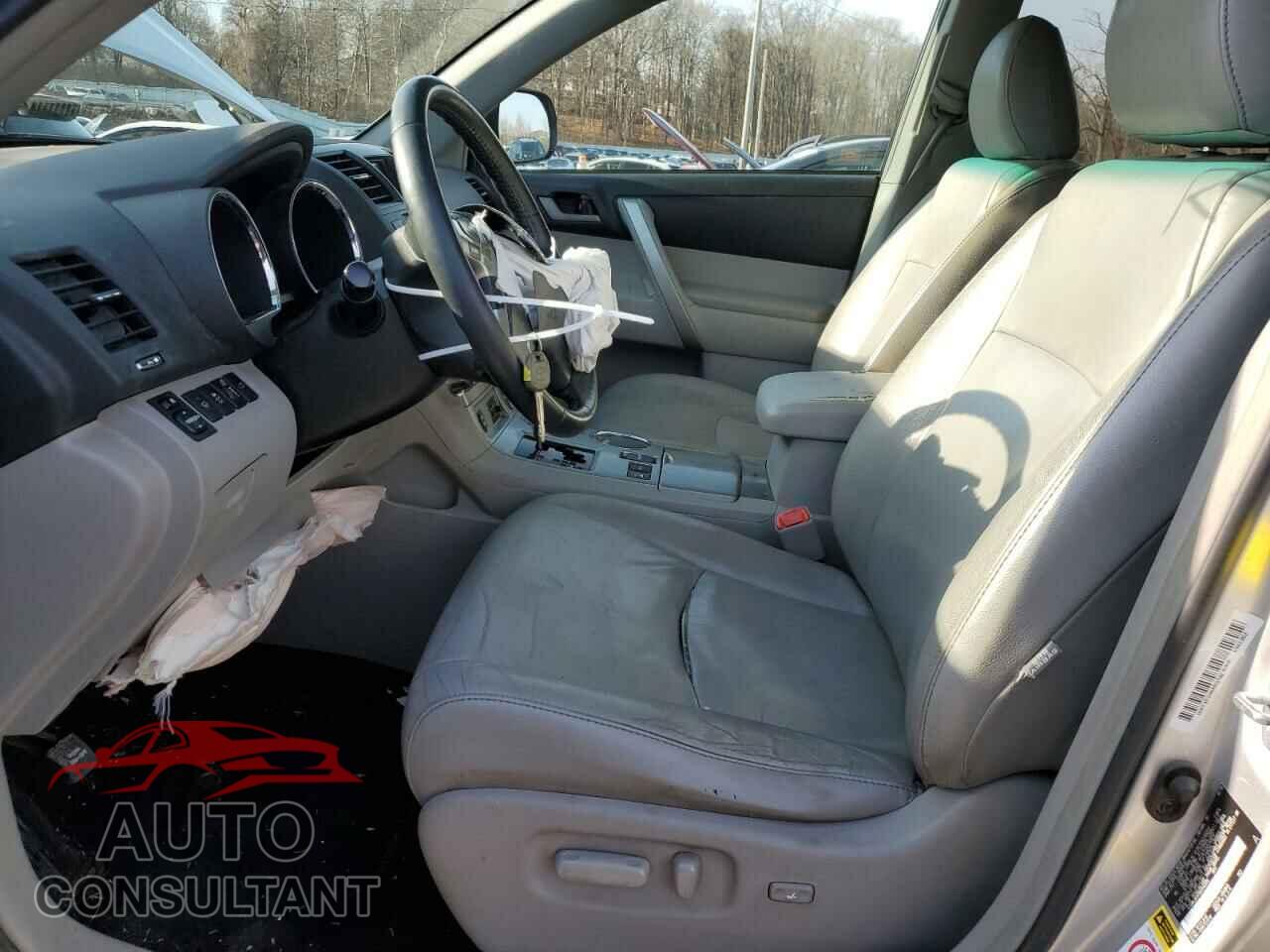 TOYOTA HIGHLANDER 2011 - 5TDBK3EH7BS049389