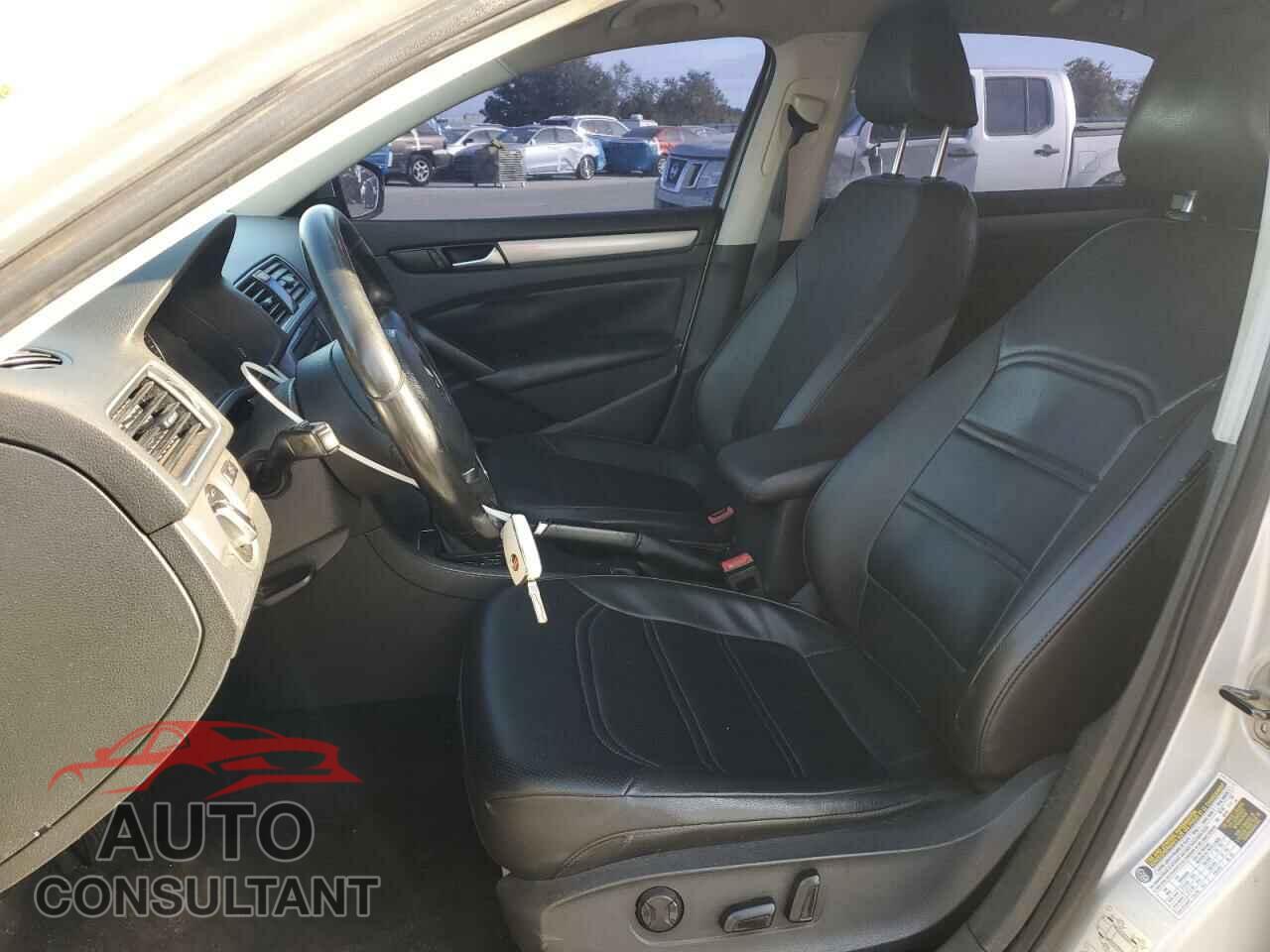 VOLKSWAGEN PASSAT 2014 - 1VWAH7A33EC020955
