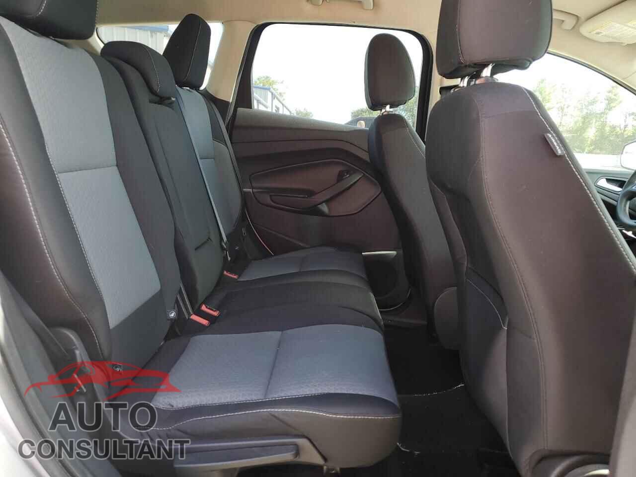 FORD ESCAPE 2017 - 1FMCU9GD3HUC41579