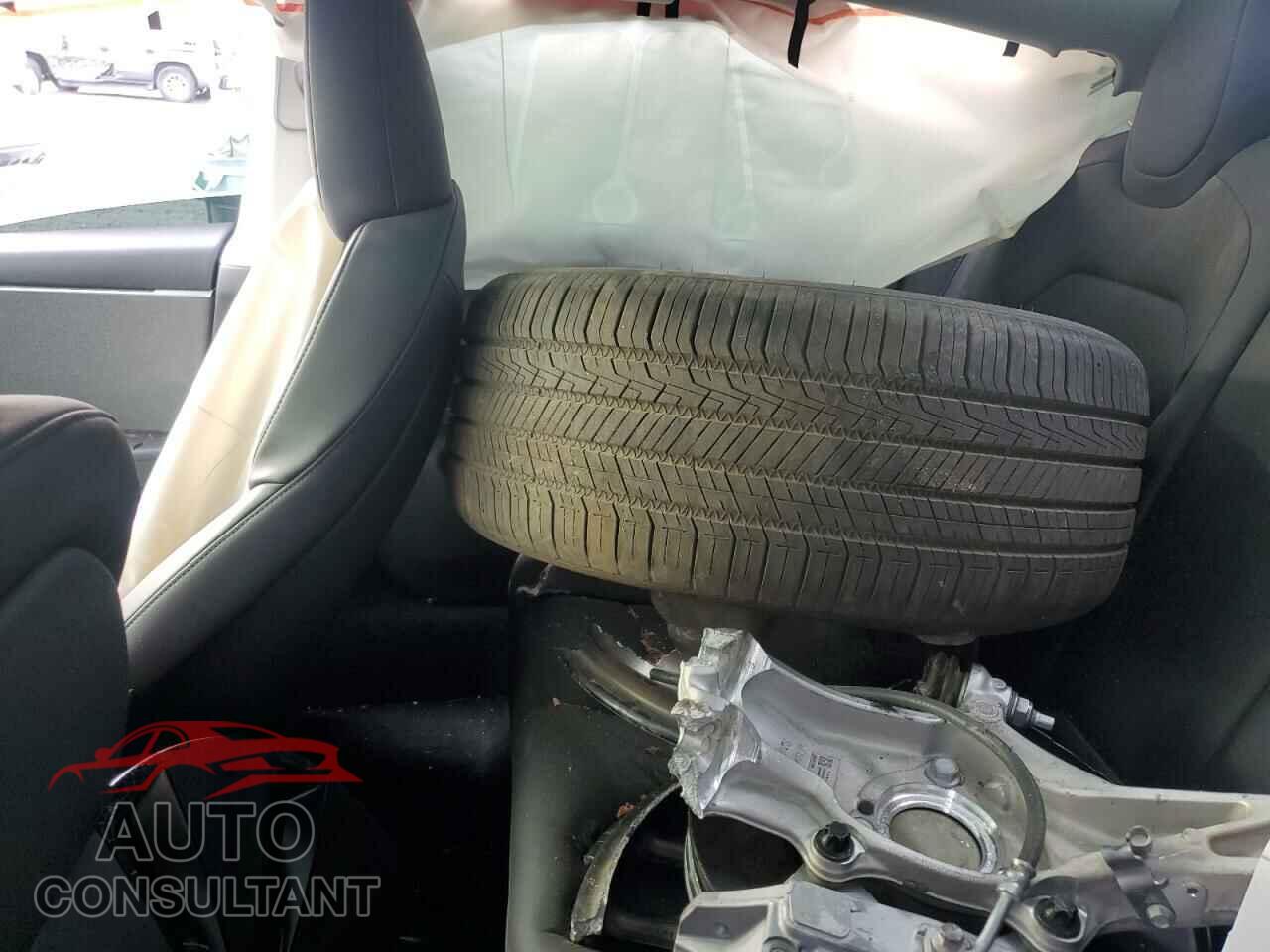 TESLA MODEL 3 2025 - 5YJ3E1EA0SF902075