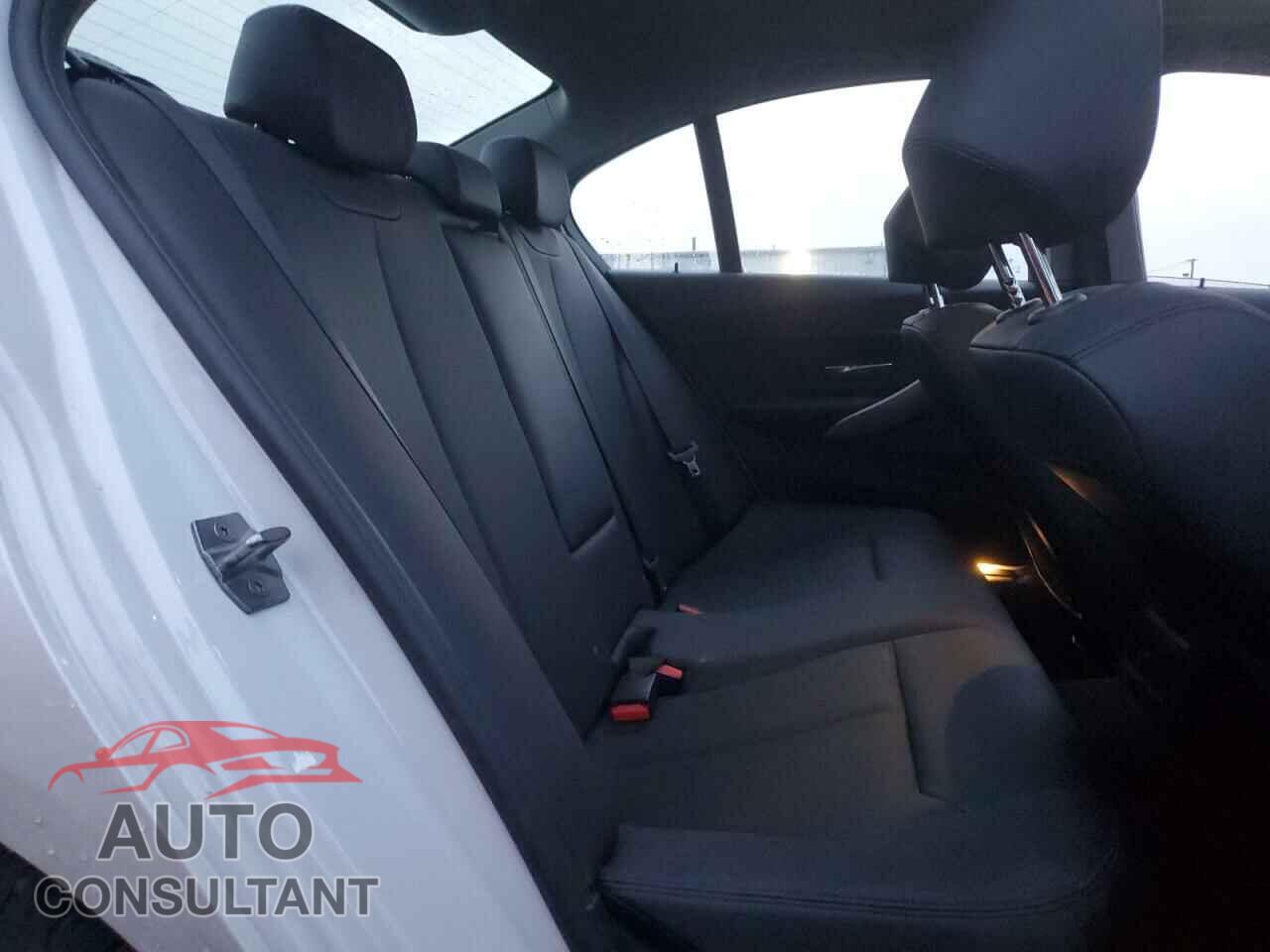BMW 3 SERIES 2018 - WBA8A3C56JA488548