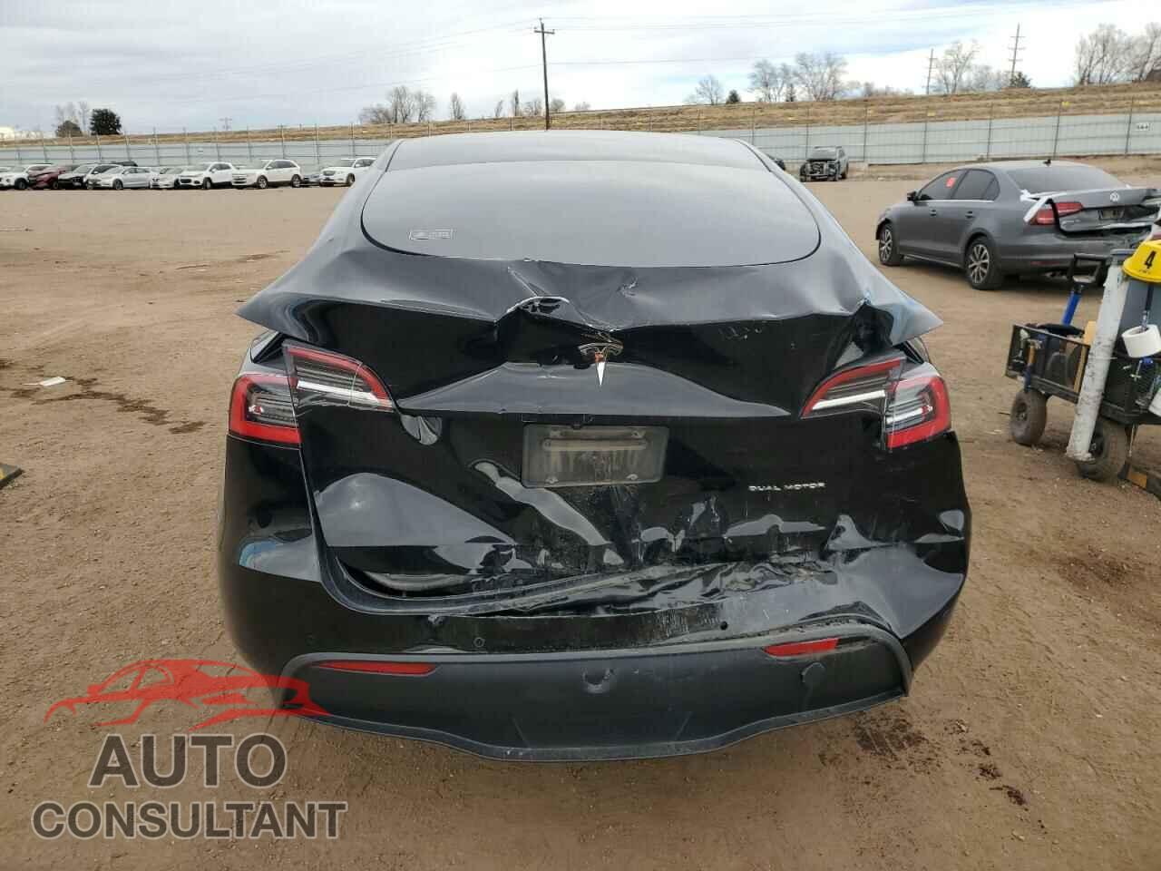 TESLA MODEL Y 2021 - 5YJYGDEEXMF142180