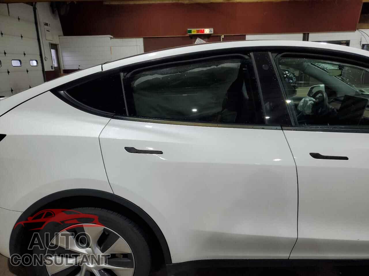 TESLA MODEL Y 2023 - 7SAYGAEEXPF690959
