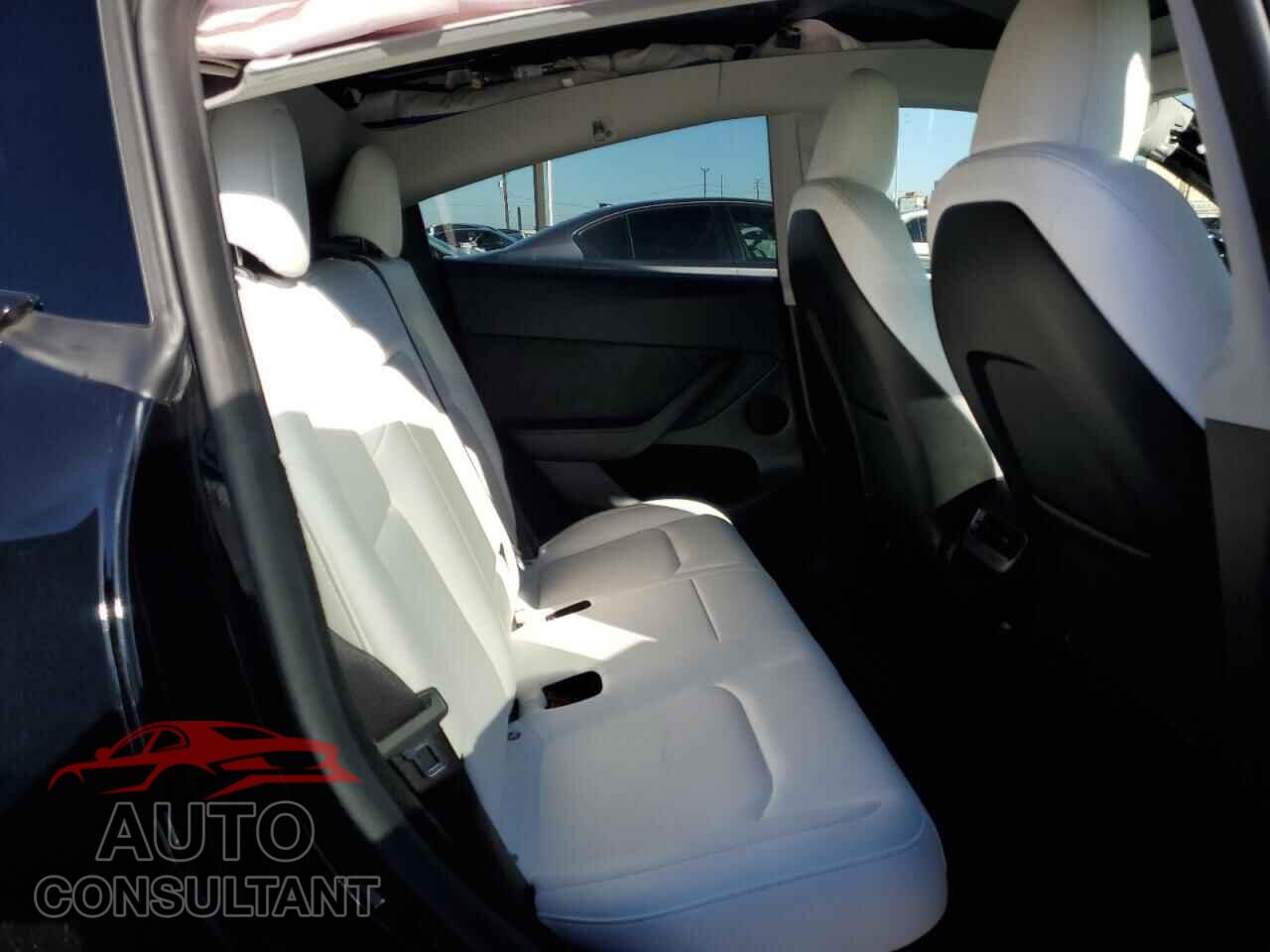 TESLA MODEL Y 2024 - 7SAYGDED4RF157775