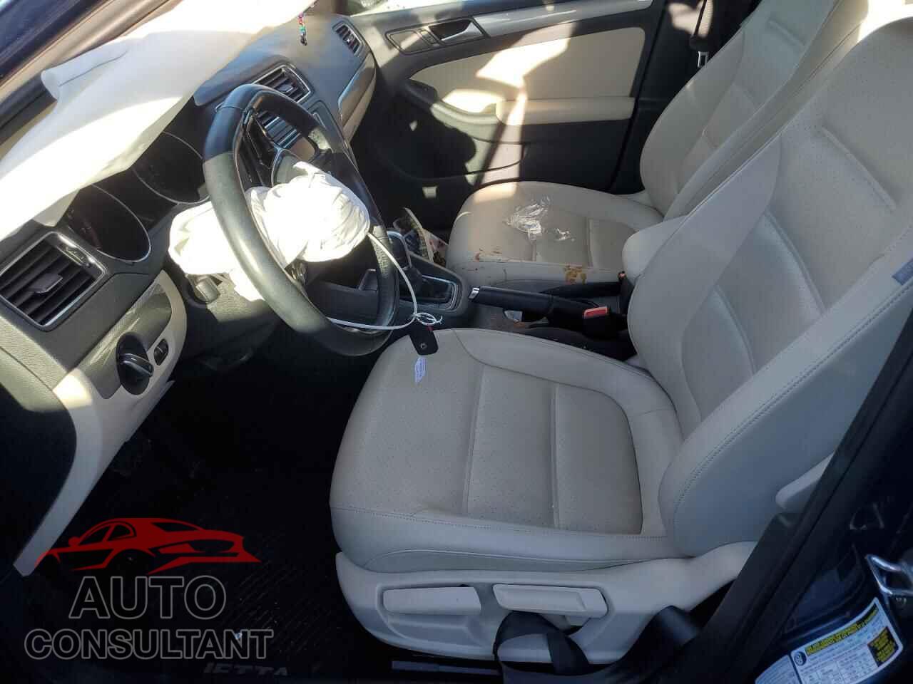 VOLKSWAGEN JETTA 2017 - 3VWDB7AJXHM372608