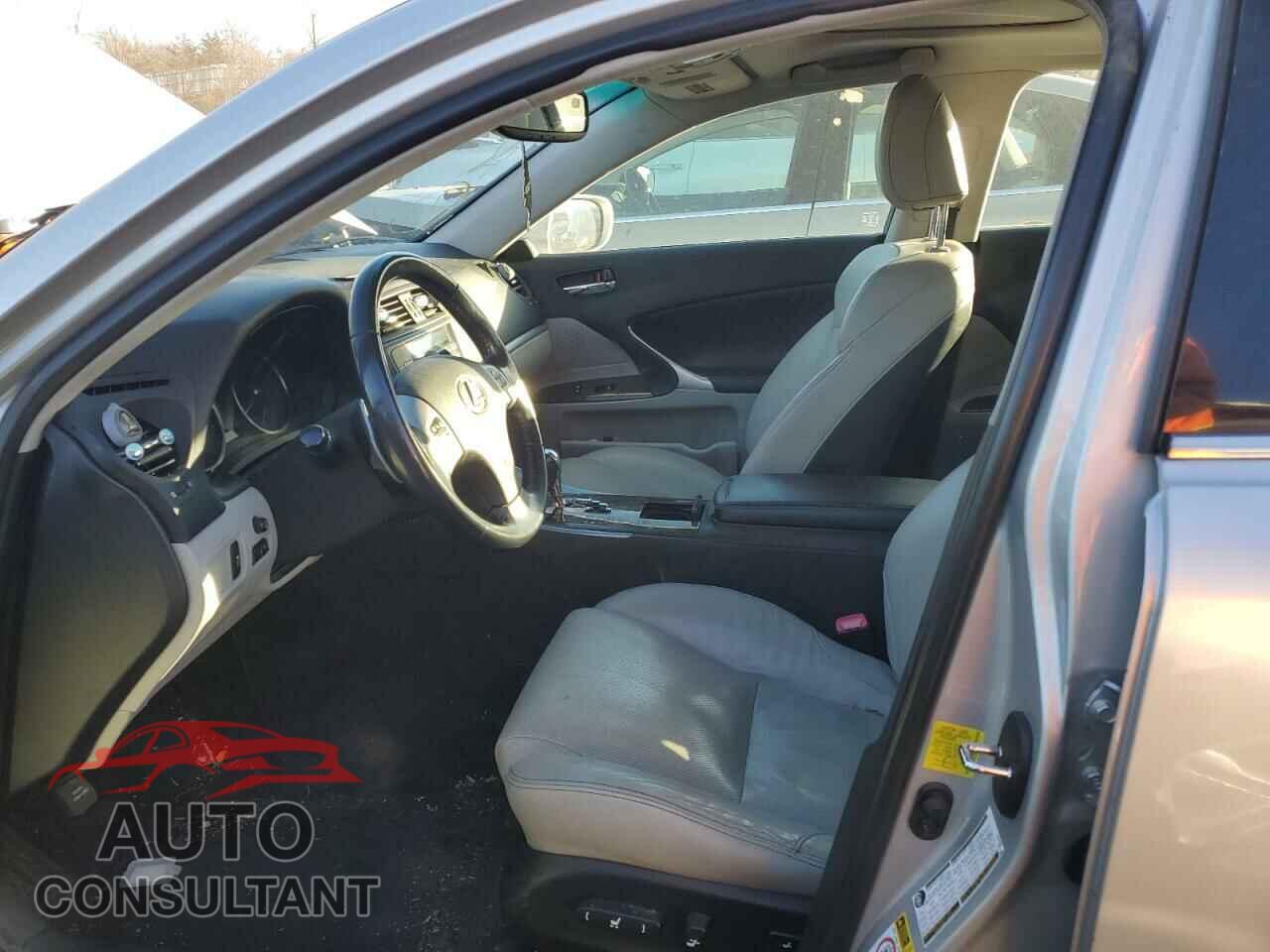 LEXUS IS 2012 - JTHCF5C20C5058301