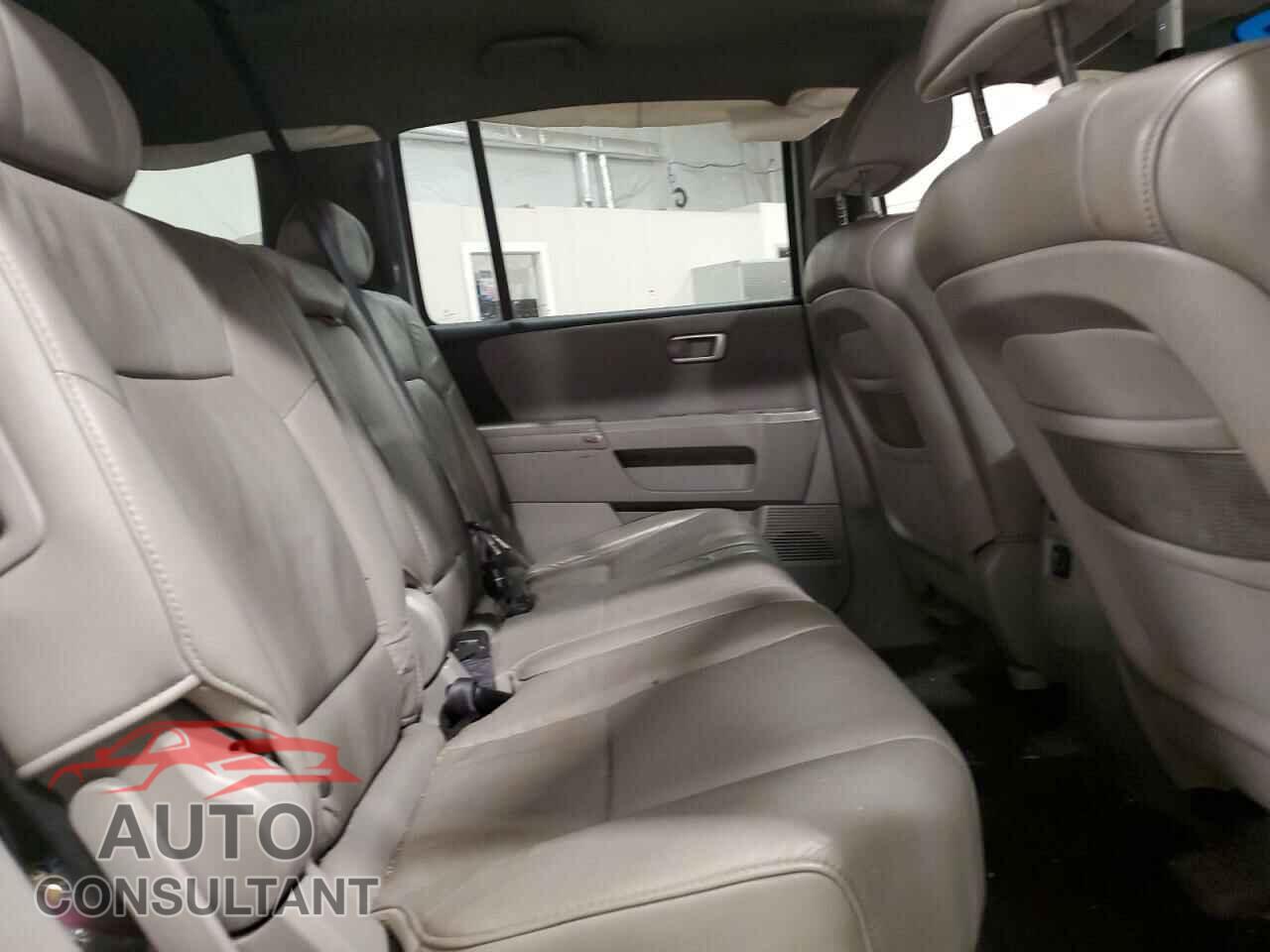 HONDA PILOT 2011 - 5FNYF4H56BB020427