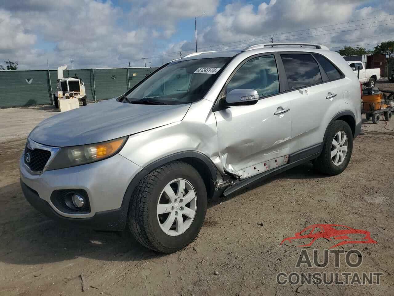 KIA SORENTO 2011 - 5XYKTCA11BG045728
