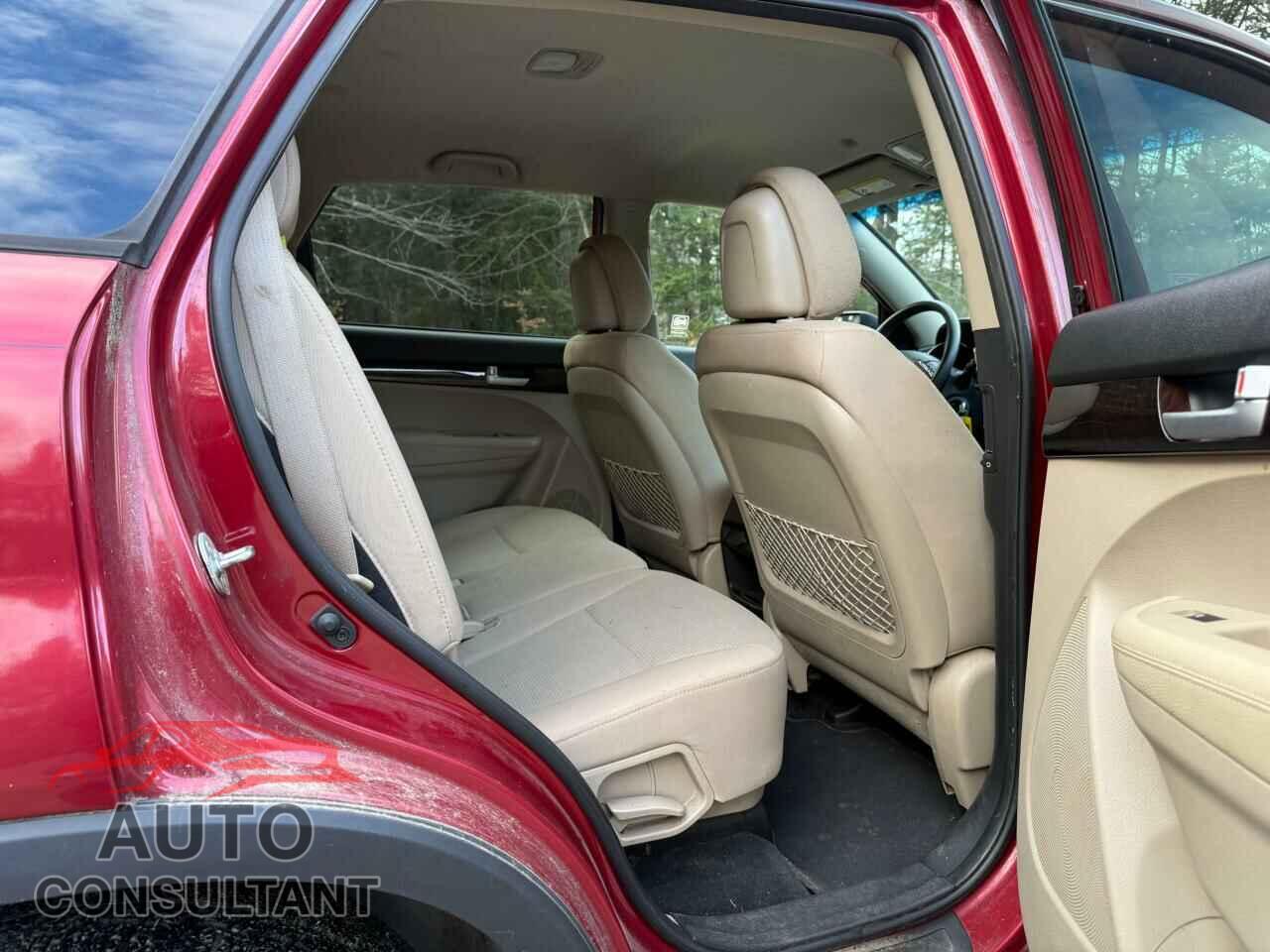 KIA SORENTO 2015 - 5XYKTDA73FG575876