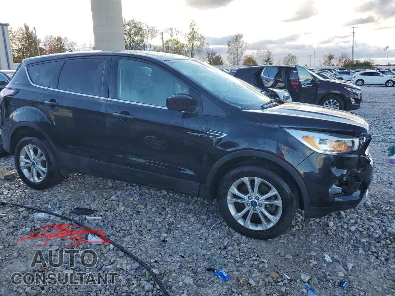 FORD ESCAPE 2017 - 1FMCU9G90HUD66874