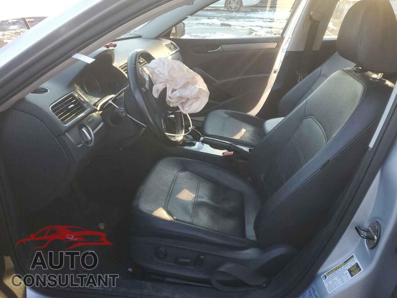 VOLKSWAGEN PASSAT 2014 - 1VWBP7A35EC009611