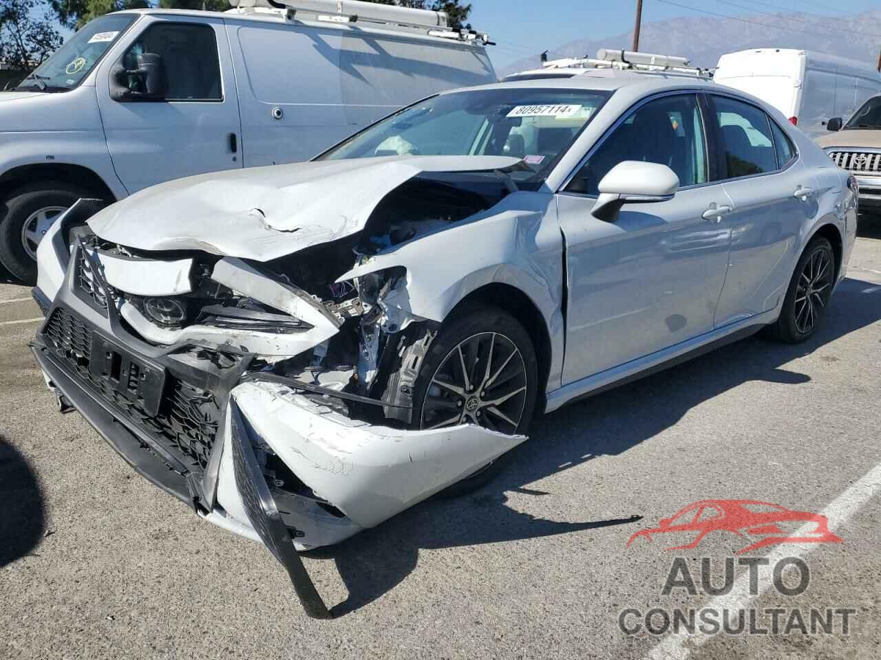 TOYOTA CAMRY 2022 - 4T1G11AK5NU059218