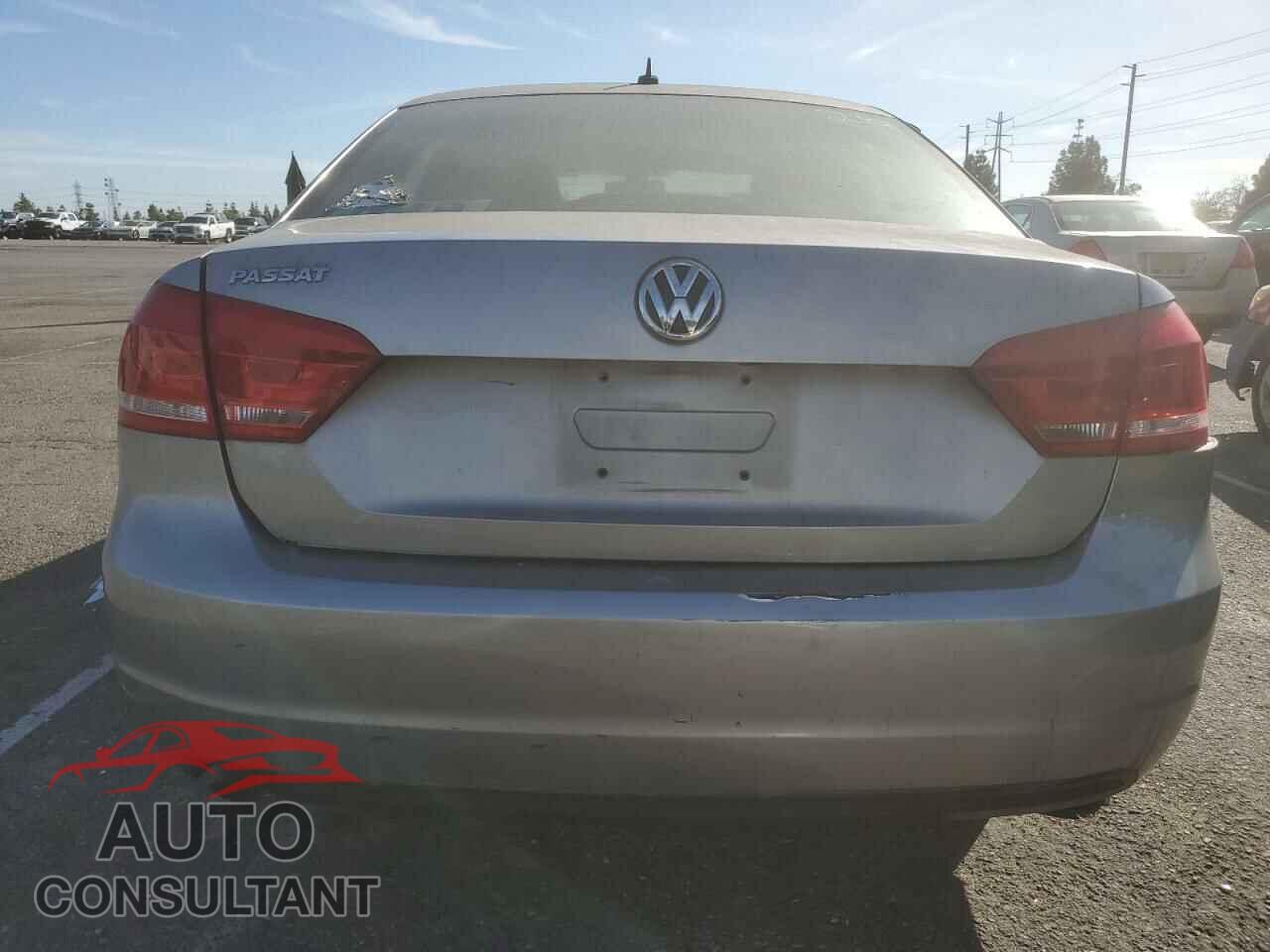 VOLKSWAGEN PASSAT 2013 - 1VWAP7A33DC042679