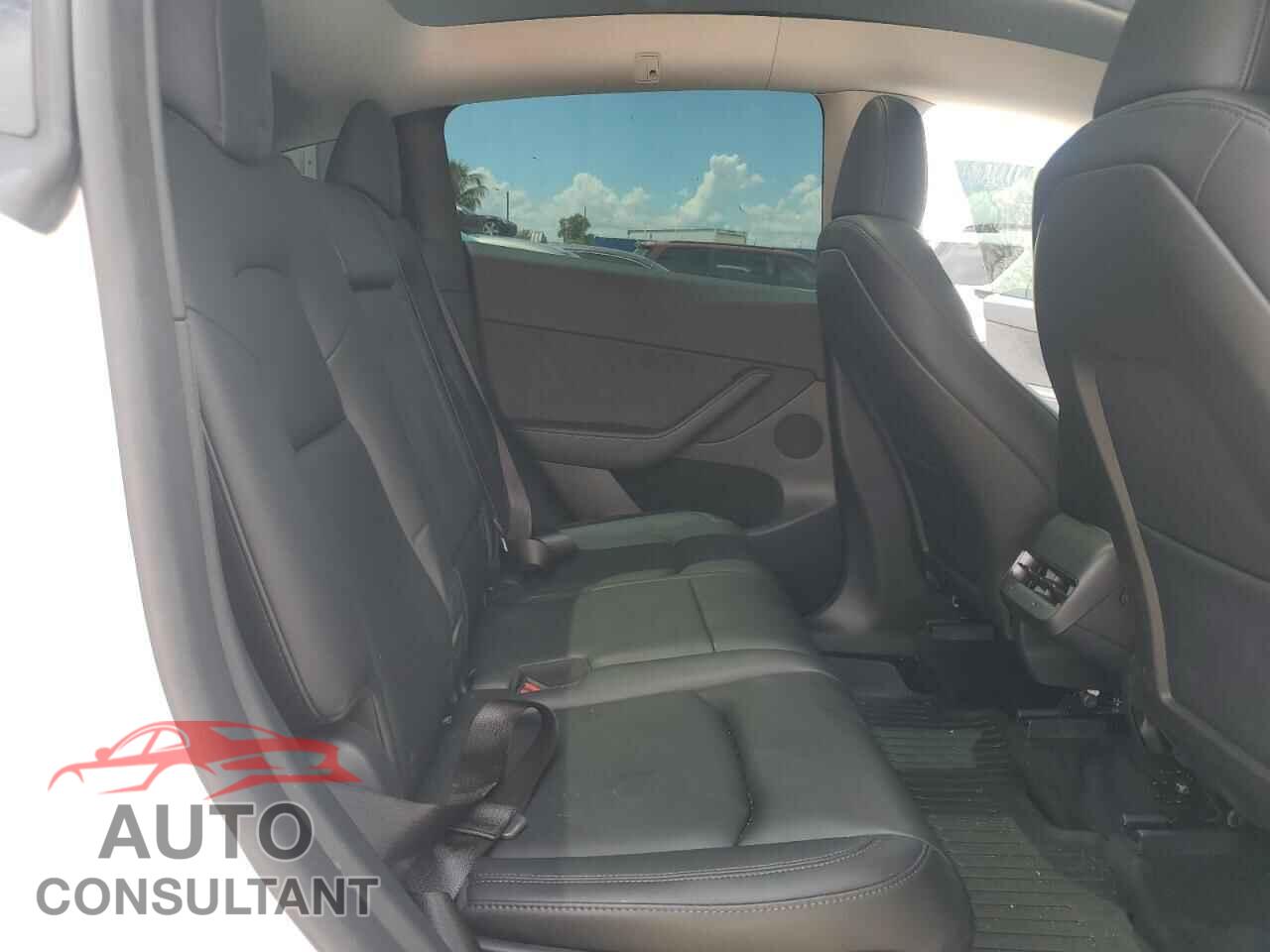 TESLA MODEL Y 2024 - 7SAYGAEE8RF102690