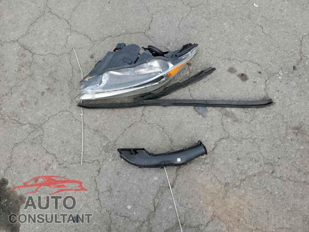FORD FOCUS 2017 - 1FADP3E22HL256097