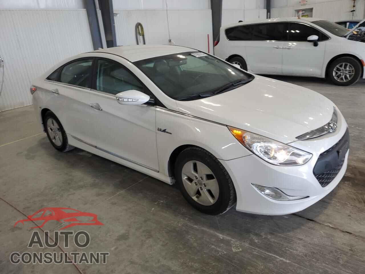 HYUNDAI SONATA 2012 - KMHEC4A49CA028332