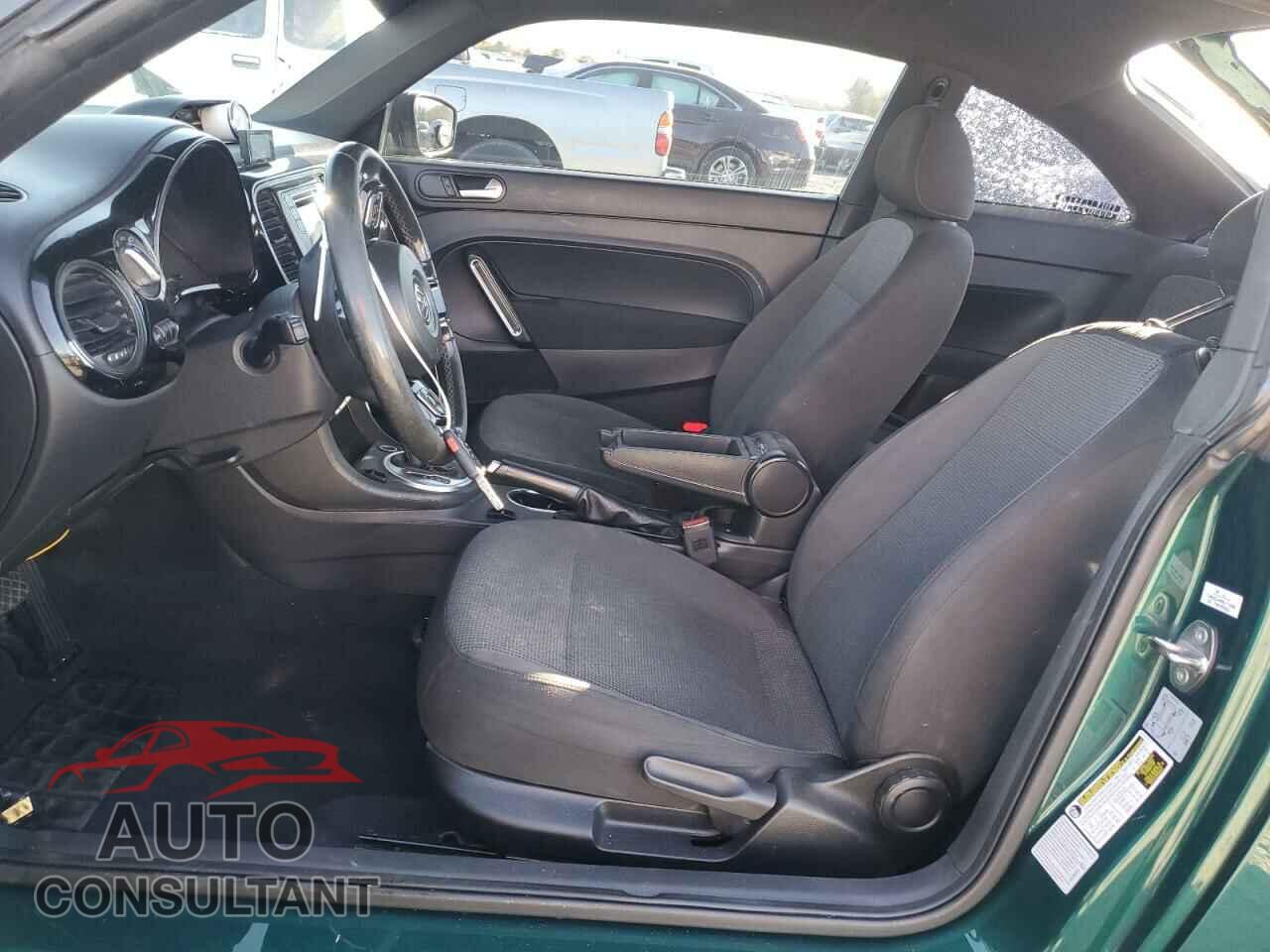 VOLKSWAGEN BEETLE 2017 - 3VWF17AT4HM624320