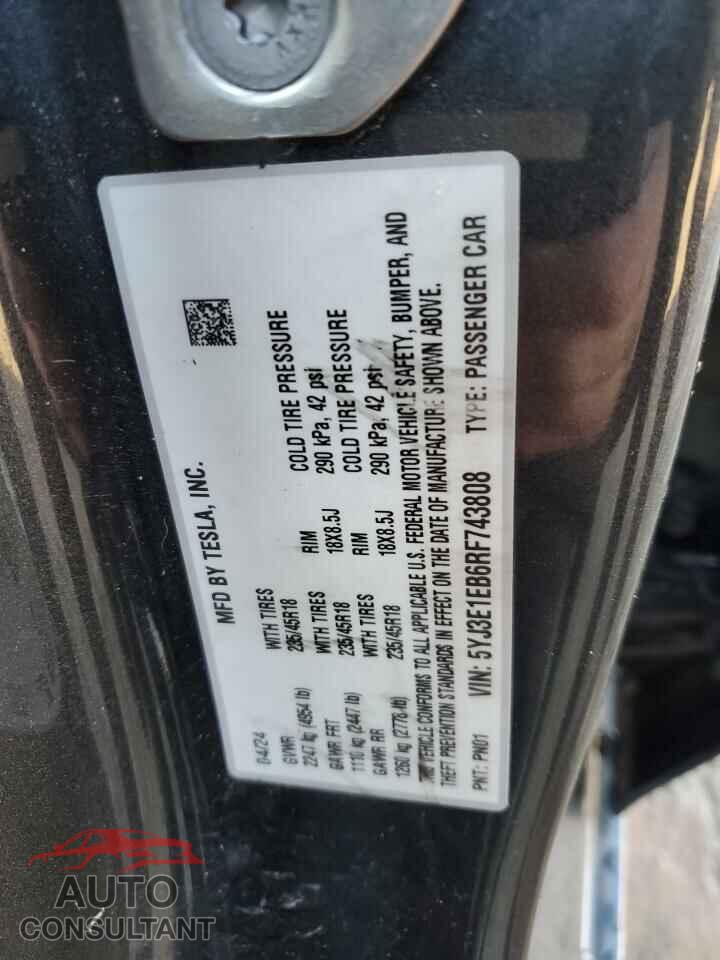 TESLA MODEL 3 2024 - 5YJ3E1EB6RF743808