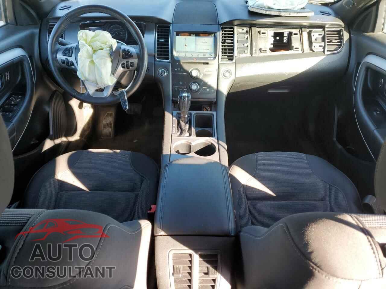 FORD TAURUS 2018 - 1FAHP2E87JG136178