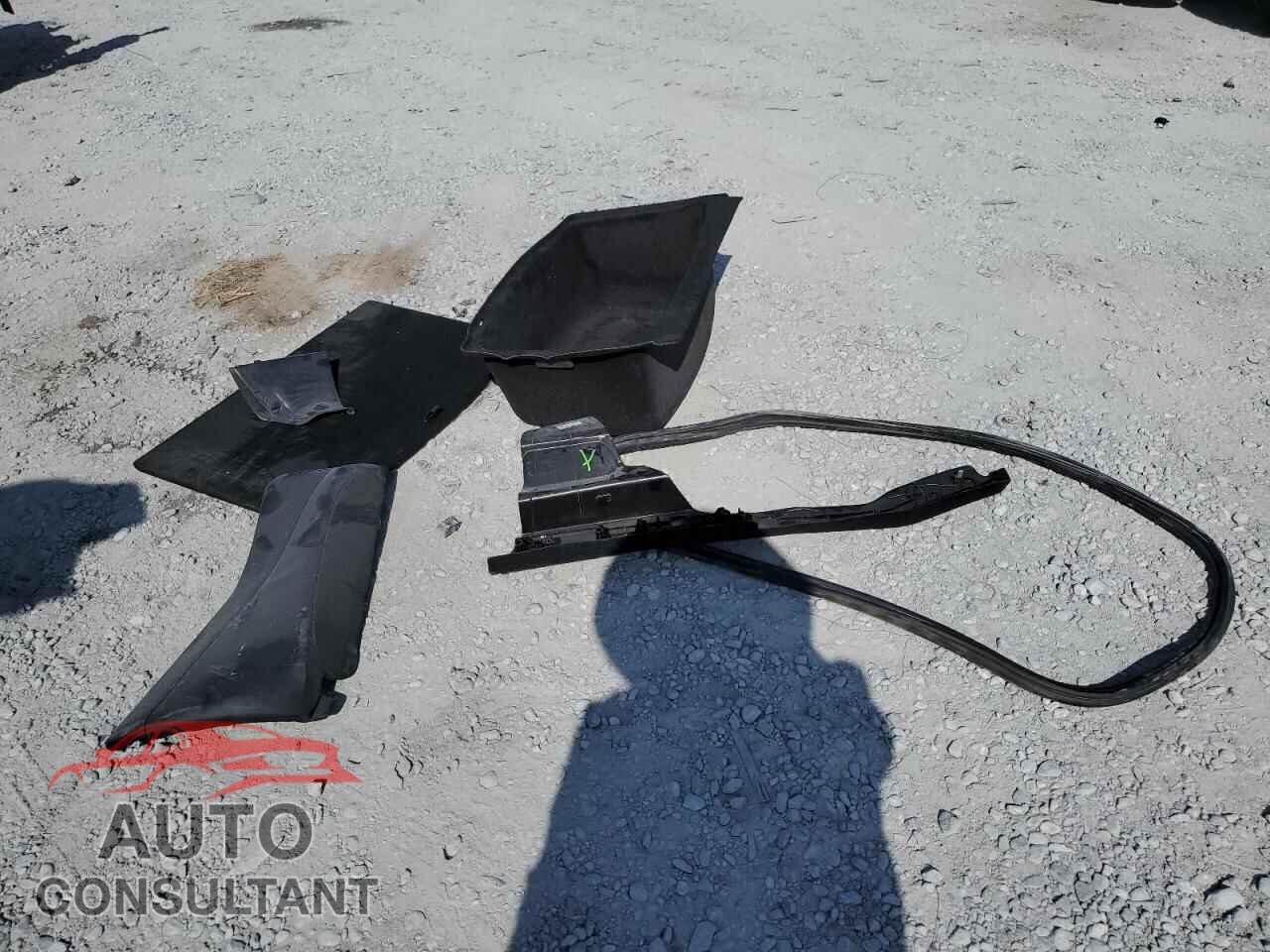 TESLA MODEL 3 2024 - 5YJ3E1EB4RF825214