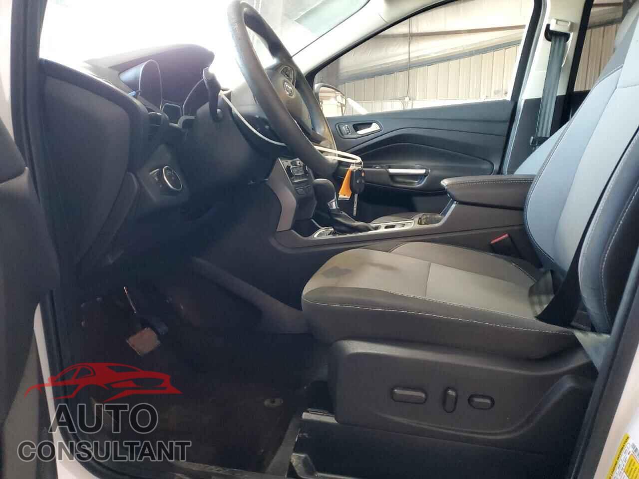 FORD ESCAPE 2017 - 1FMCU9GD7HUC62404