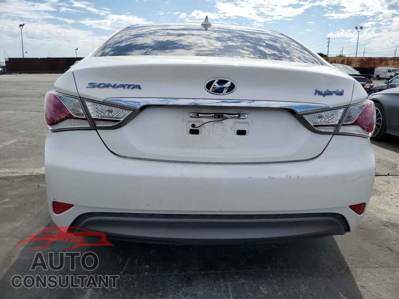 HYUNDAI SONATA 2013 - KMHEC4A48DA075725
