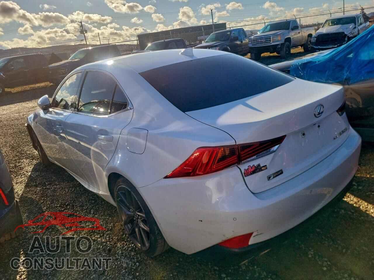 LEXUS IS 2018 - JTHC81D27J5028856