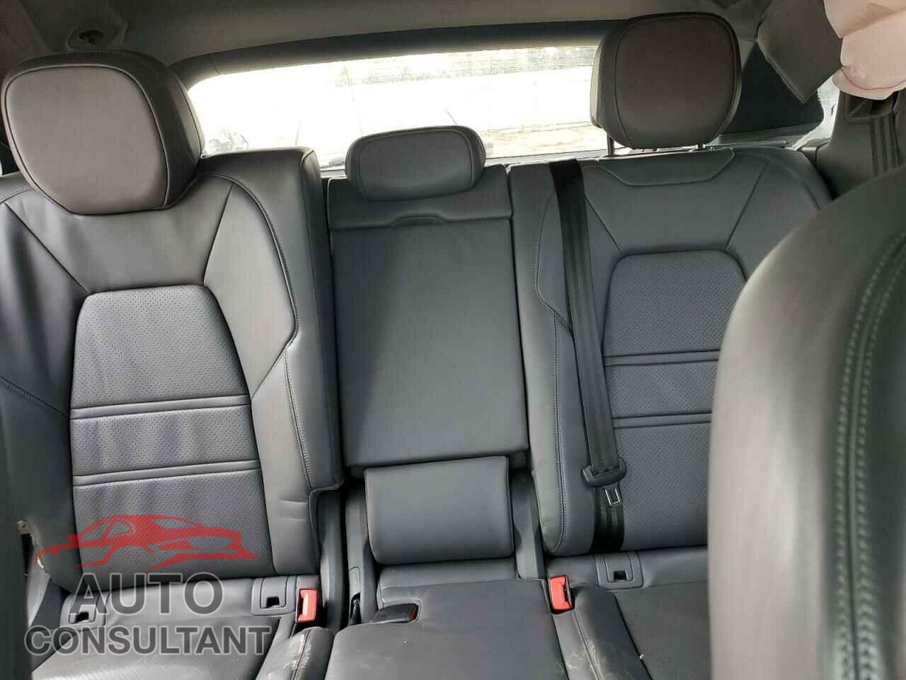 PORSCHE CAYENNE 2019 - WP1AA2AY0KDA01709