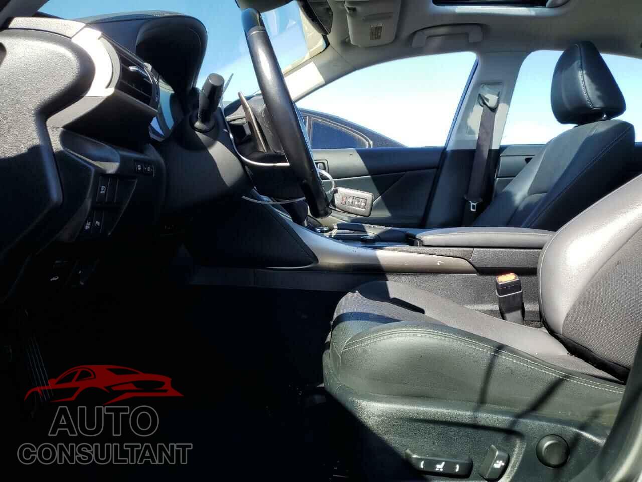 LEXUS IS 2017 - JTHBA1D20H5039157