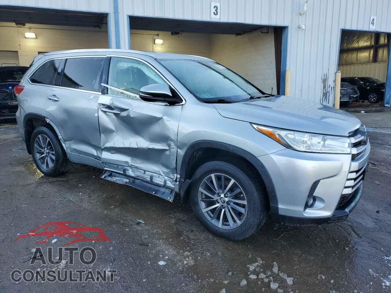 TOYOTA HIGHLANDER 2018 - 5TDJZRFH6JS525526