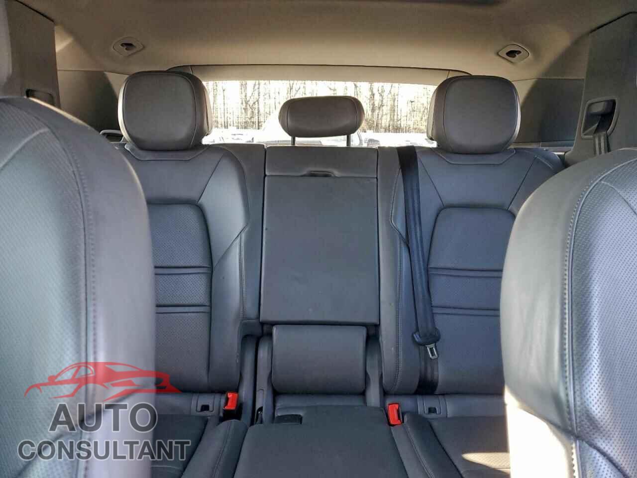 PORSCHE CAYENNE 2020 - WP1AA2AY2LDA04192