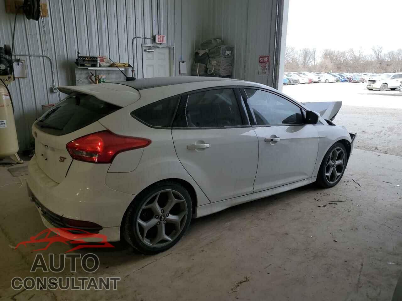 FORD FOCUS 2018 - 1FADP3L92JL244456