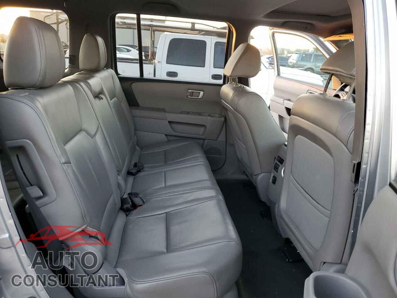 HONDA PILOT 2014 - 5FNYF3H52EB015210