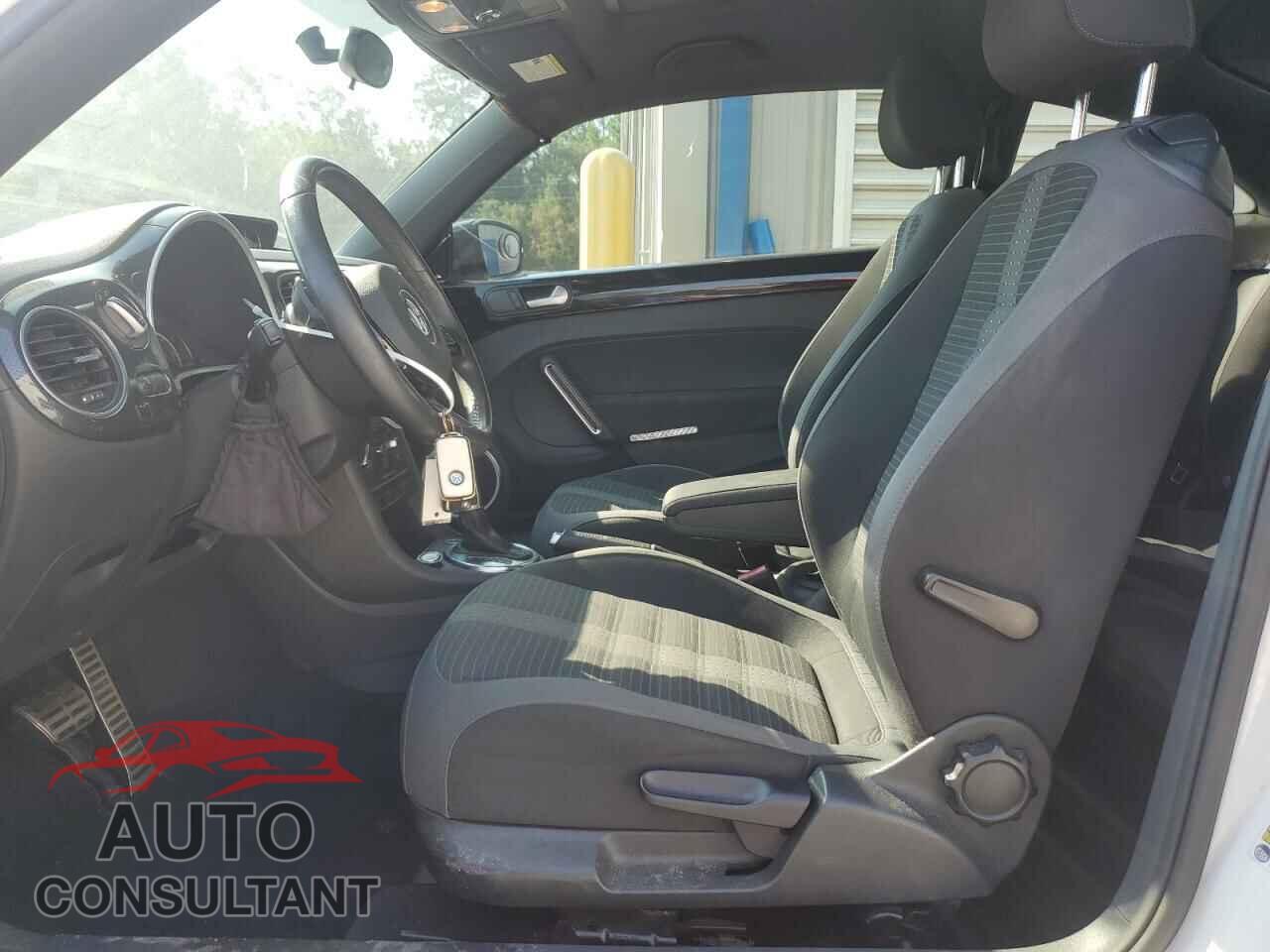 VOLKSWAGEN BEETLE 2013 - 3VWV67AT8DM608564