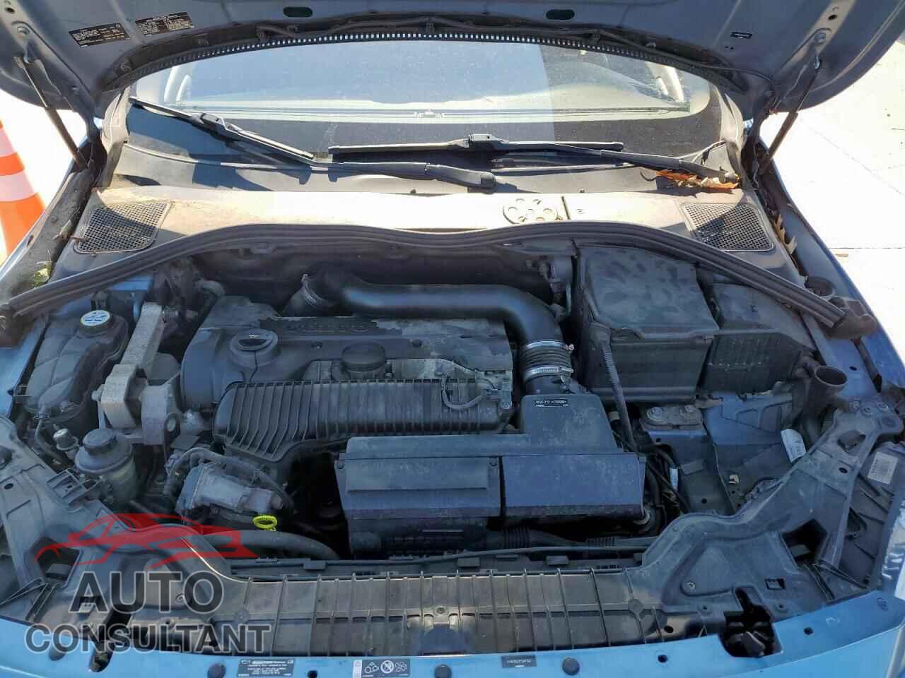 VOLVO V60 2015 - YV1612SJ2F1247123