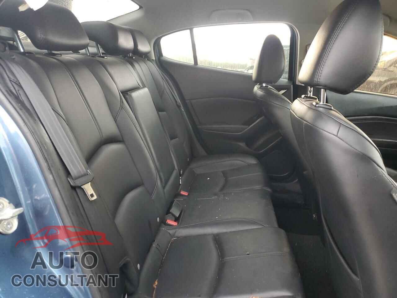 MAZDA 3 2018 - 3MZBN1V32JM236177