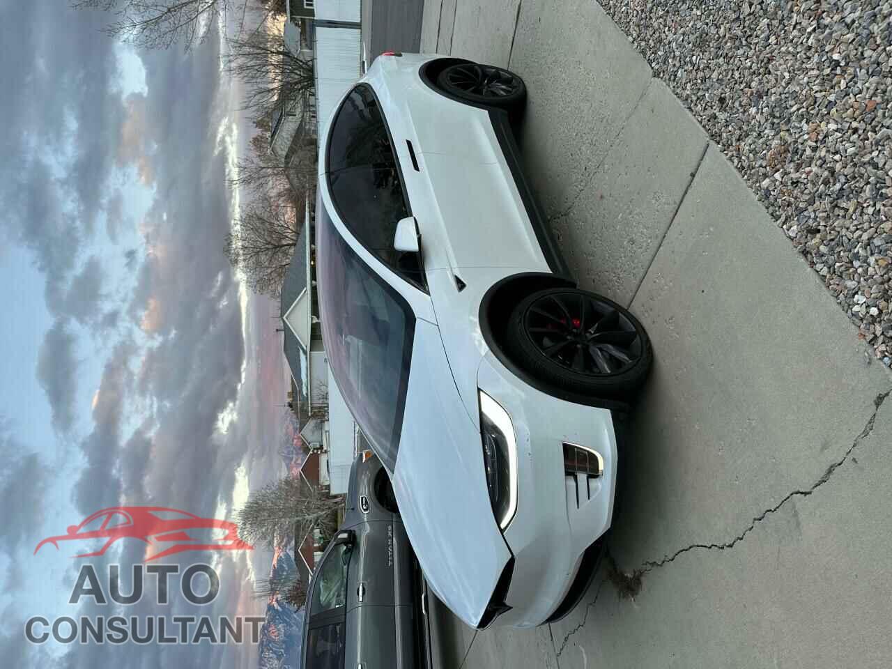 TESLA MODEL X 2016 - 5YJXCBE48GF016679